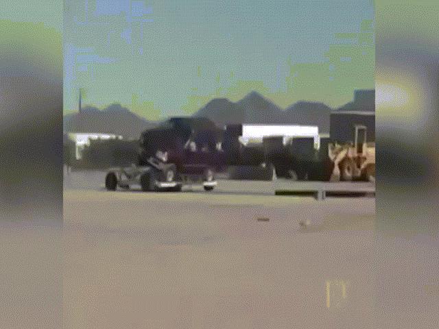 Ô tô - Clip: Chuyện gì sẽ xảy ra nếu bạn không thắt dây an toàn khi gặp sự cố