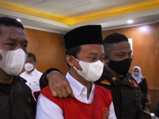 Phi thường - kỳ quặc - Giáo viên lĩnh án tử vì cưỡng bức 13 nữ sinh đến mang thai