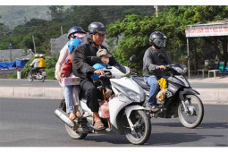 Đây là mức phạt đối với xe máy chở theo 3 người