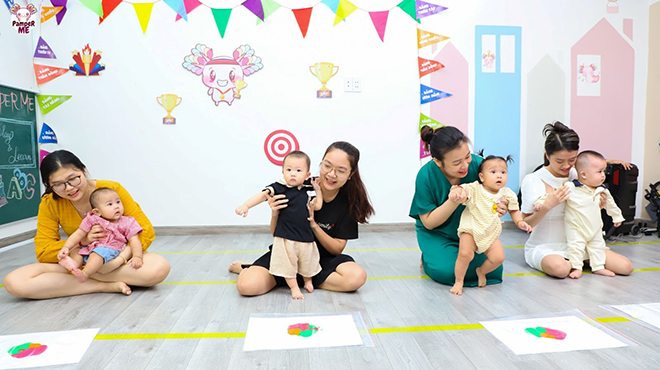 Các gia đình háo hức chờ đợi cuộc thi bắt đầu tại Baby Olympics: Đường Đua Đầu Đời