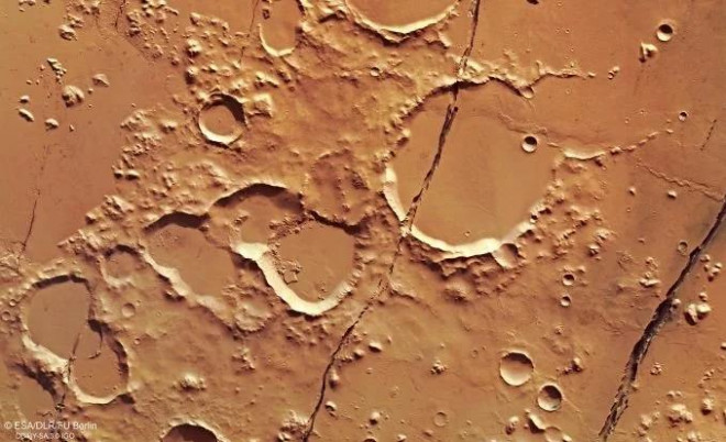Bề mặt khu vực Cerberus Fossae của Sao Hỏa được chụp bởi tàu Mars Express - Ảnh: ESA