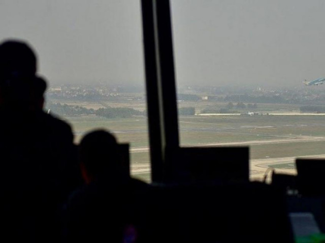 Tin tức trong ngày - Phi công gọi 10 cuộc không liên lạc được với không lưu, quản lý bay nói gì?