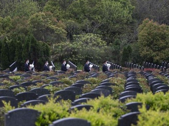 Thị trường - Tiêu dùng - Trung Quốc: Nở rộ dịch vụ viếng mộ "thuê", khóc "hộ" dịp lễ Thanh minh