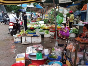 Thị trường - Tiêu dùng - Thực phẩm không rõ nguồn gốc tràn chợ tự phát
