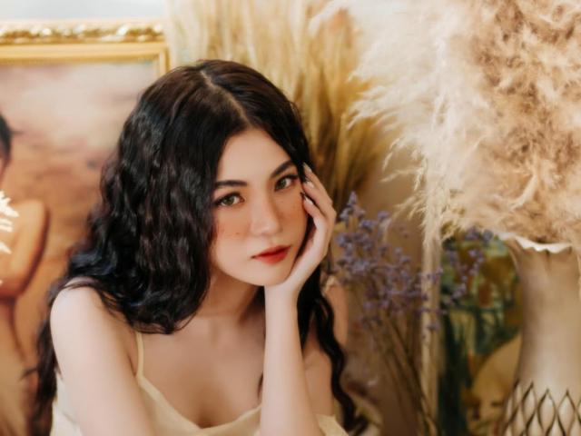 Thời trang - Nữ sinh sở hữu vòng eo "thắt đáy lưng ong" có gu mặc tôn dáng