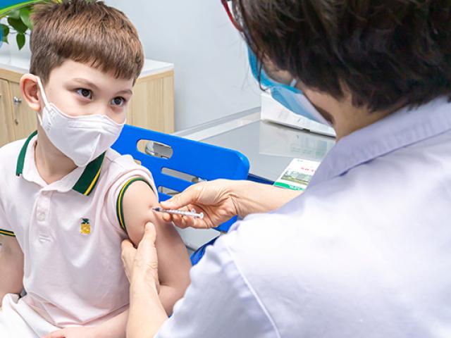 Sức khỏe đời sống - Khi nào cần đưa trẻ đi khám lại sau khi trẻ bị mắc COVID-19 cấp tính?