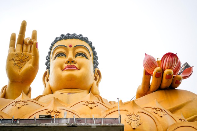Chiêm ngưỡng Đại tượng Phật cao nhất Đông Nam Á ở Hà Nội có trái tim ngọc nặng hơn 1 tấn - 2