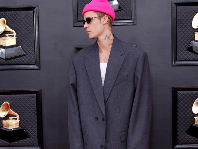 Thời trang - Chi tiết ngọc trai và phong cách đường phố sang trọng là hot trend trên thảm đỏ Grammy 2022