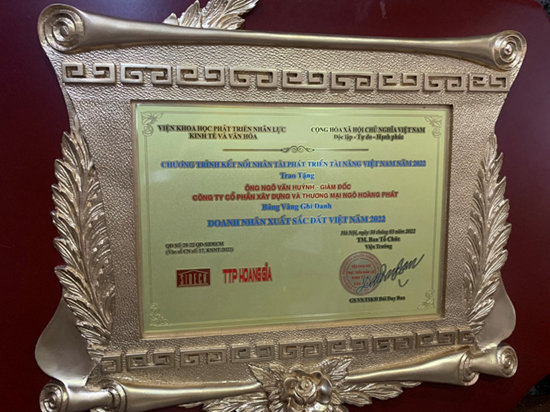 Bằng khen Doanh nhân xuất sắc Đất Việt 2022