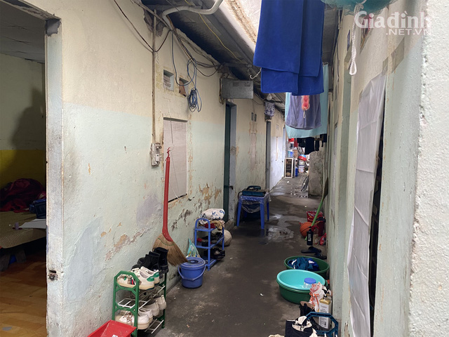 Một góc xóm trọ công nhân bên cạnh Khu công nghiệp Thăng Long (Đông Anh, Hà Nội) - nơi chị Huyền và gia đình anh Thuận tạm trú. Ảnh: Mỹ Duyên