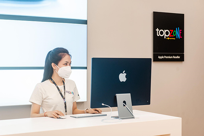 After Hanoi, TopZone has its first high-end store in Ho Chi Minh City.  HCM: larger area, more 