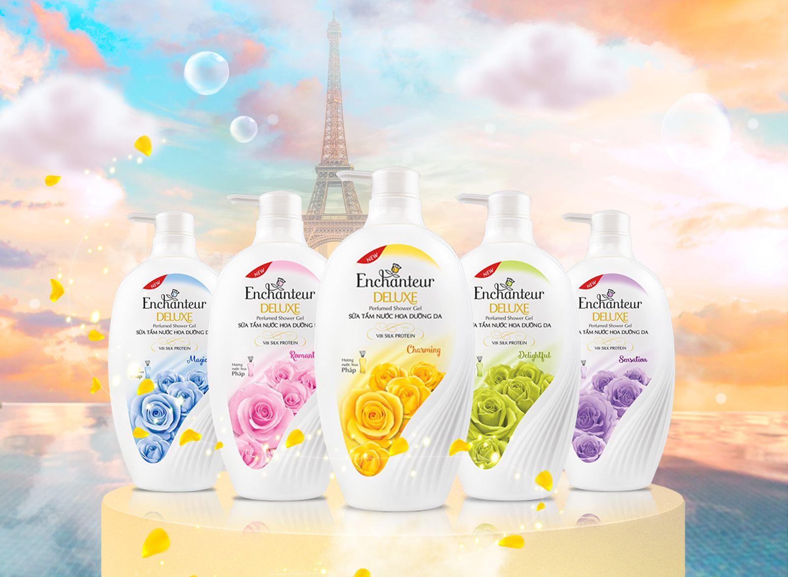 Bên cạnh dải mùi hương phong phú, đại diện cho 5 phong cách tình yêu khác nhau, Sữa tắm Enchanteur còn giàu dưỡng chất Silk Protein, giúp da nàng mịn màng như lụa và thơm hương nước hoa Pháp quyến rũ khó phai.