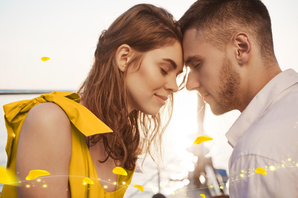 Cả hai cũng rất thích dành thời gian và tạo cho nhau sự bất ngờ thú vị vào những dịp đặc biệt như sinh nhật hoặc ngày kỷ niệm, nhờ đó mà tình yêu của hai bạn luôn chìm đắm trong sự lãng mạn và hạnh phúc.