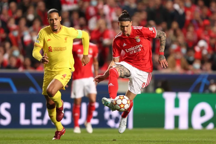Ở sân&nbsp;Estádio da Luz (Bồ Đào Nha), một đại diện Ngoại hạng Anh khác là Liverpool chạm trán Benfica