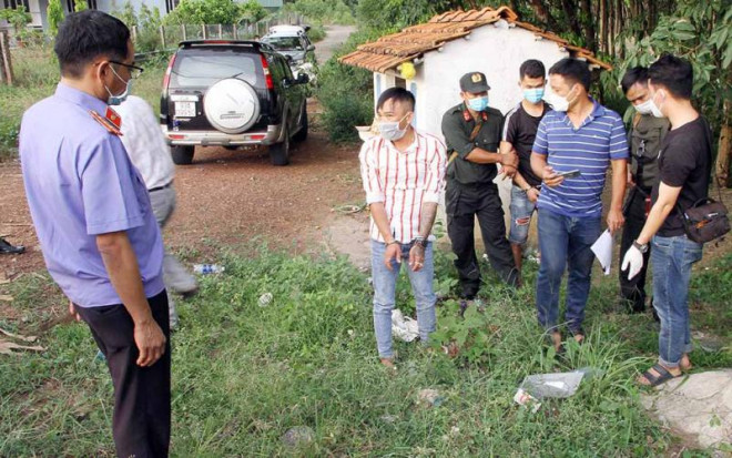 Hiện trường thu giữ bánh heroin.