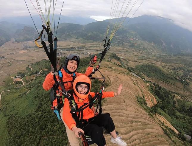 Nữ sinh ĐH Quốc gia Hà Nội trở thành nữ phi công bay dù lượn động cơ đầu tiên của Việt Nam - 4