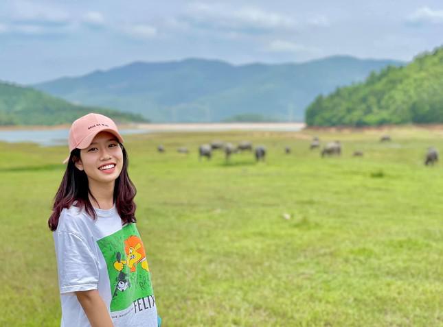 Nữ sinh ĐH Quốc gia Hà Nội trở thành nữ phi công bay dù lượn động cơ đầu tiên của Việt Nam - 1