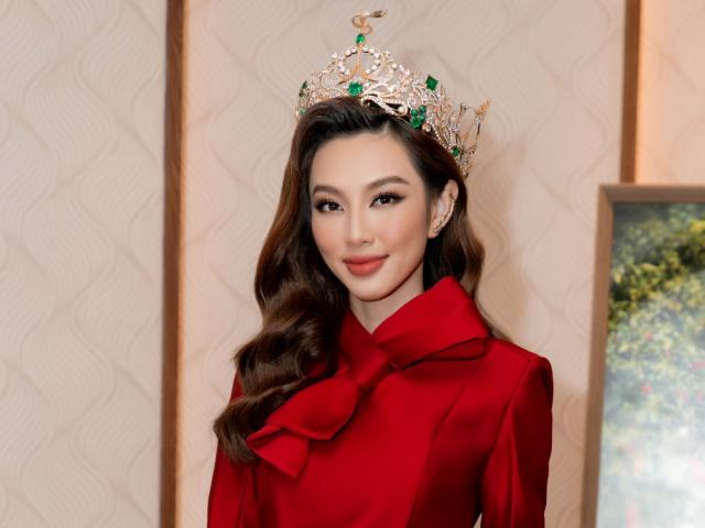 Hoa hậu Thùy Tiên thanh lịch trong những bộ trang phục do Hà Thanh Việt thiết kế
