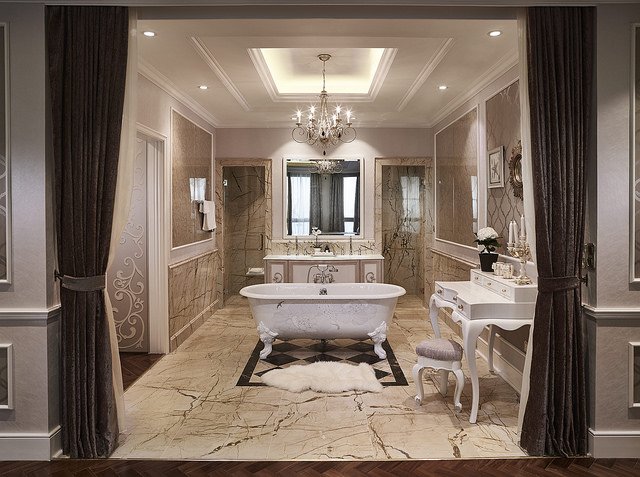 Phòng tắm được trang bị hệ thống phòng xông hơi, bồn tắm minispa với tường ốp gỗ. Hệ thống rèm vải được may nhiều lớp giúp cản sáng tối đa, các loại vải may rèm được nhập khẩu từ Bỉ với sợi vải tự nhiên, đảm bảo cho sức khỏe, chống vi khuẩn và nấm mốc. Tất cả các bộ rèm đều được điều khiển bằng động cơ, tích hợp với hệ thống điện thông minh của căn hộ, tạo ra sự tiện dụng cho chủ nhân.