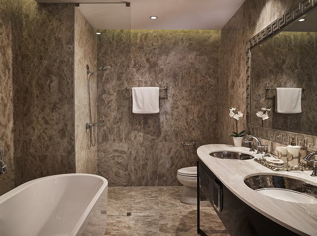 Phòng vệ sinh được dùng các dòng sản phẩm của Kohler, Kensington Swarovski,...