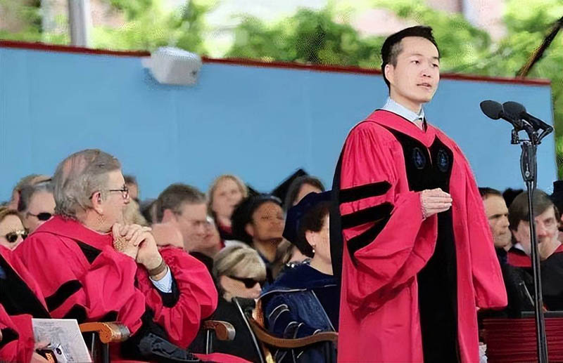 2 bà mẹ đã sử dụng cùng 1 phương pháp giúp con trai đậu vào ĐH Bắc Kinh và Harvard - 2