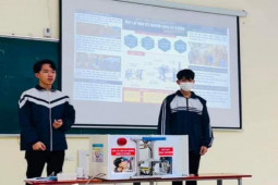 Bạn trẻ - Cuộc sống - Hai học sinh sáng chế máy lấy mẫu xét nghiệm COVID-19 tự động đạt giải quốc gia