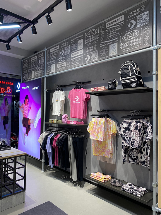 Converse thay đổi diện mạo cửa hàng đường 3/2, chiều lòng giới mộ điệu sneaker - 3
