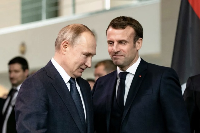 Tổng thống Pháp&nbsp;Emmanuel Macron trong một cuộc gặp với ông Putin.