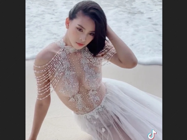 Thời trang - Tiểu Vy mặc váy ren để lộ vẻ nữ tính hút mọi ánh nhìn
