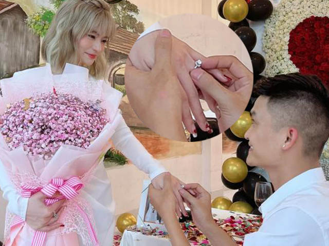 Đời sống Showbiz - Mạc Văn Khoa quỳ gối làm điều bất ngờ với hot girl trong quán bún đậu mắm tôm