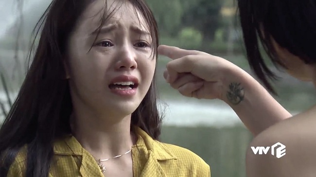 Quỳnh Kool - diễn viên thủ vai Đào trong 'Quỳnh búp bê' cũng bị ám ảnh khi diễn cảnh bị hai người đàn ông cưỡng bức. Nữ diễn viên 9X cho biết đây là lần đầu đóng cảnh nhạy cảm nên rất hồi hộp, lo lắng.
