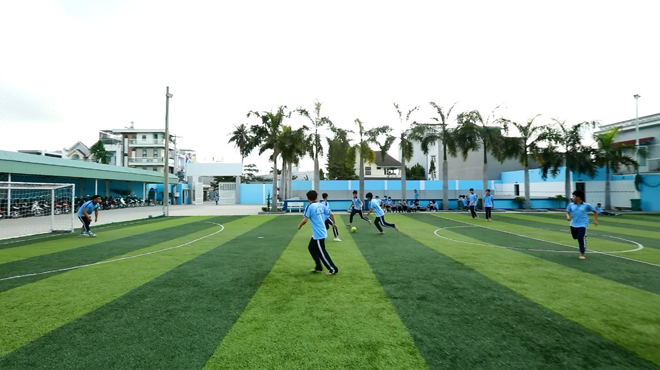 Đá bóng sau giờ học