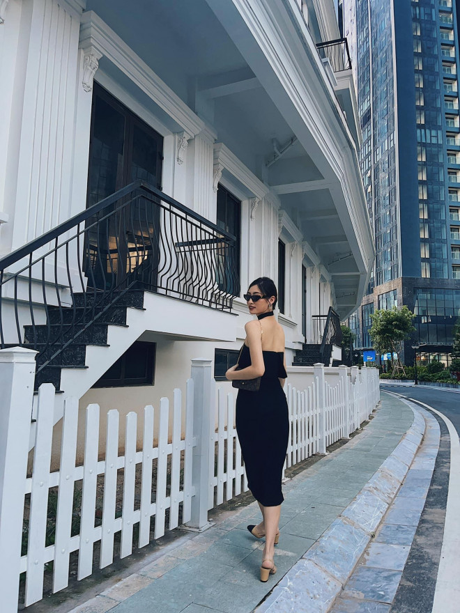 Hoa hậu Đỗ Thị Hà, Lương Thùy Linh đẹp gợi cảm khi 'đụng' váy đen khoe vai trần - 10