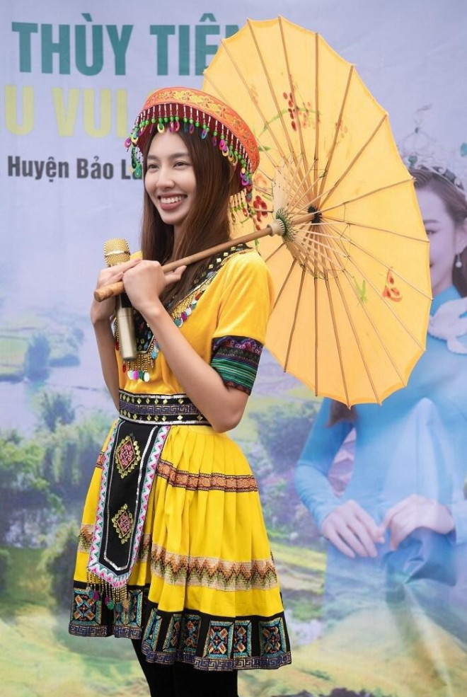 Thuy Tien is beautiful when wearing Thai and Colombian national costumes - 16