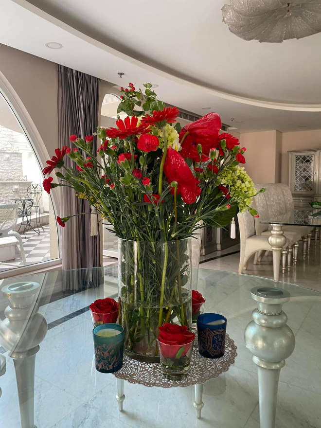 Góc nào cũng tràn ngập hoa, thể hiện một tâm
hồn yêu cái đẹp, sự thư thái của người đẹp.