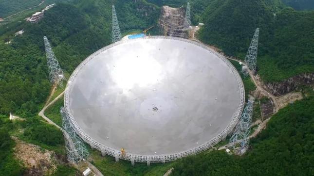 Kính viễn vọng khổng lồ hình cầu đặt ở tỉnh Quý Châu, Trung Quốc