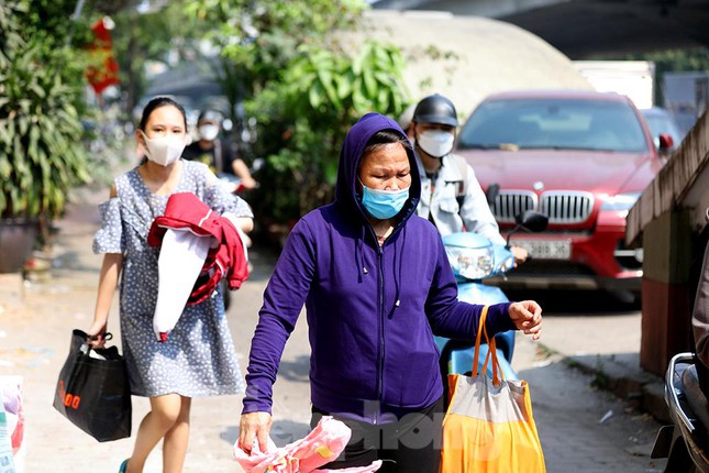 Người dân tranh thủ về quê sáng nay