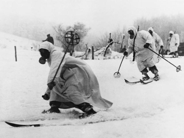 Thế giới - Lựa chọn trung lập, Ukraine và 3 nước châu Âu từng "vượt bão" ra sao?