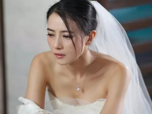 The bride was shocked when she just finished the wedding party and discovered her husband's shocking secret - 1