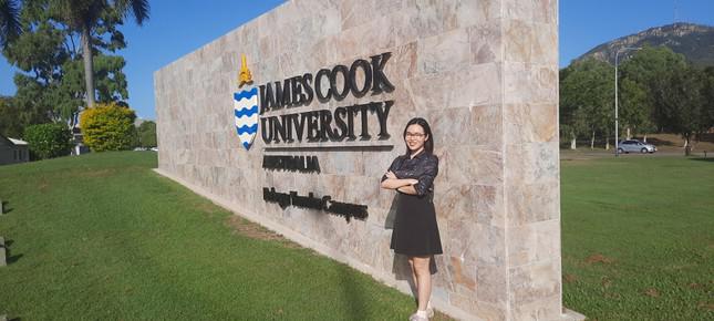 Minh Ngọc xuất sắc giành học bổng tiến sĩ toàn phần và hiện đang là nghiên cứu sinh năm 2 Khoa Kinh tế và Marketing tại trường Đại học James Cook.