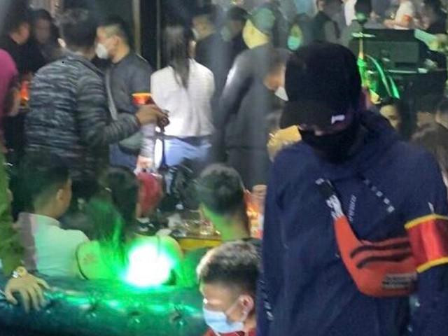 “Đột kích” quán bar , phát hiện 70 thanh niên dương tính với ma túy