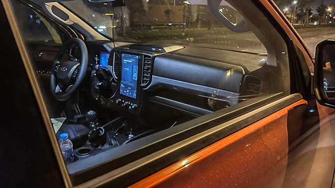 New generation Ford Ranger reveals interior photos in Vietnam - 1
