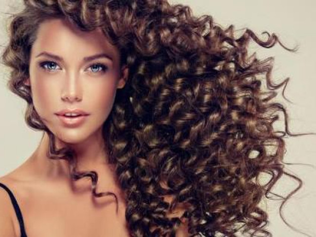 Làm đẹp - Mẹo chăm sóc tóc xoăn