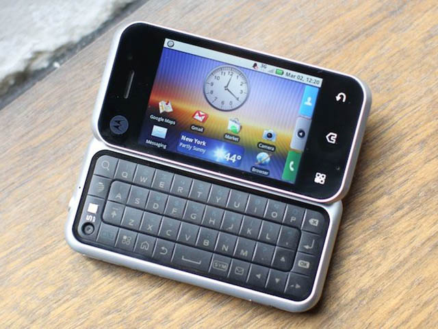 Thời trang Hi-tech - Những mẫu điện thoại vừa kỳ quặc, vừa xấu xí nhất hành tinh