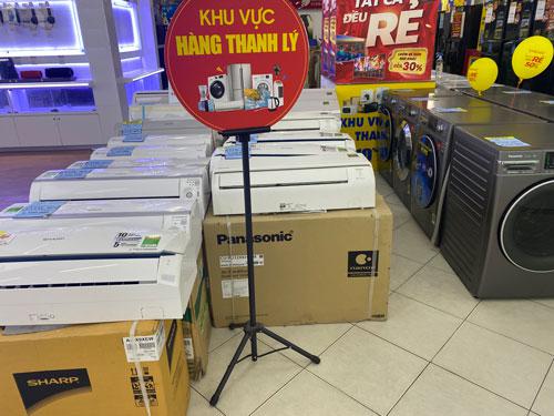 Electronic goods on display, exchange and discount - 1