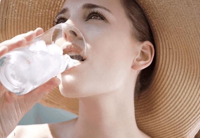 Hot season drinking ice water "extremely"  but beware of getting sick enough - 1