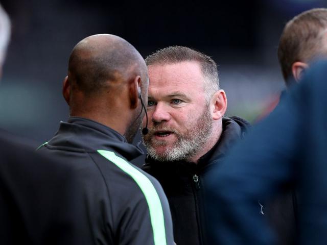 Bóng đá - Rooney lại gây sốc sau vụ "chê" Ronaldo, đòi cấm trọng tài hành nghề suốt đời