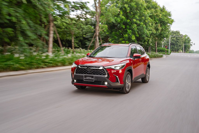 Price of Toyota Corolla Cross rolling in April 2022, 10% discount on BHVC fee - 13