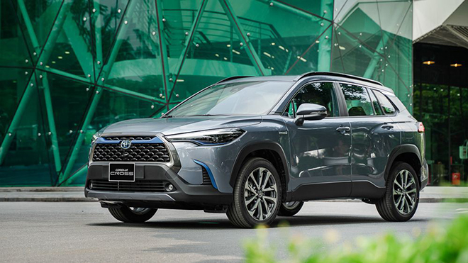 Price of Toyota Corolla Cross rolling in April 2022, 10% discount on BHVC fee - 5