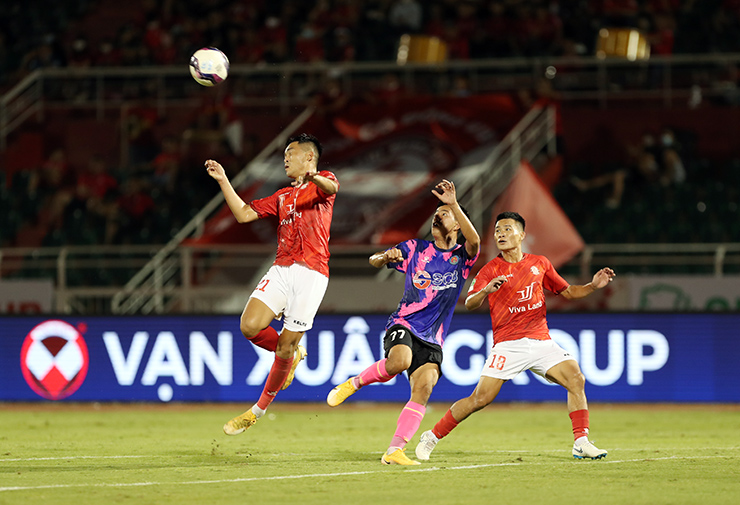 Cuối trận, Hồ Tuấn Tài phải rời sân vì chấn thương và CLB Sài Gòn dồn đội hình lên tìm kiếm bàn thắng thứ hai nhưng bất thành.